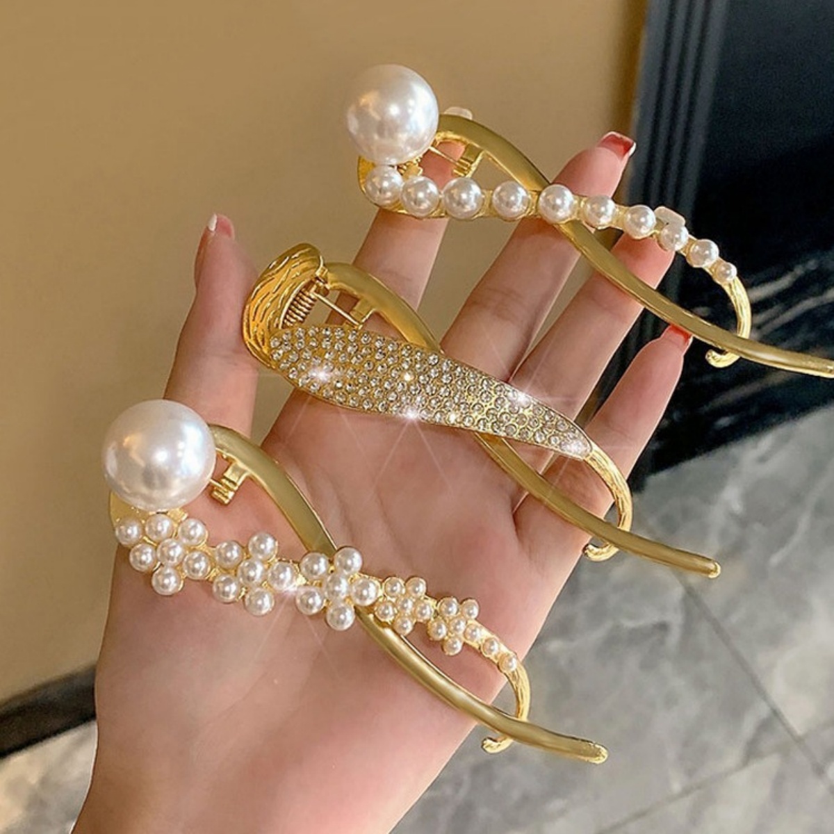 エレガントなグリッターパールヘアクリップ レディース トレン - Korean Daily Lifestyle のレビューと価格